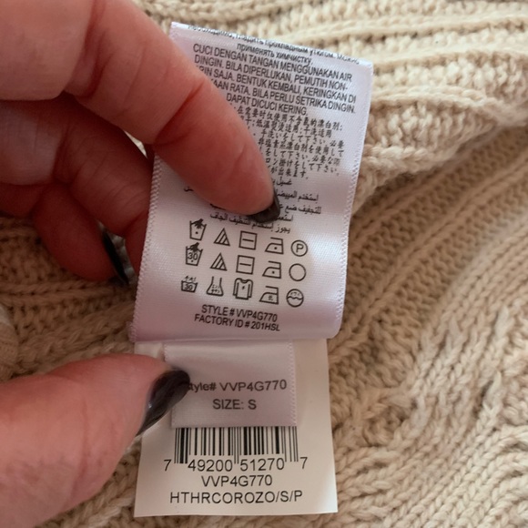 Beautiful warm sweater - Picture 9 of 14